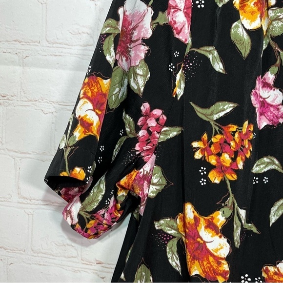 ONLY NECESSITIES Blouse Womens Medium 14/16 Floral Short Sleeve Button Up Top - Picture 7 of 15